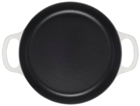 Le Creuset Signature, interior esmaltado de 11 pulgadas, fácil limpieza y resistencia.