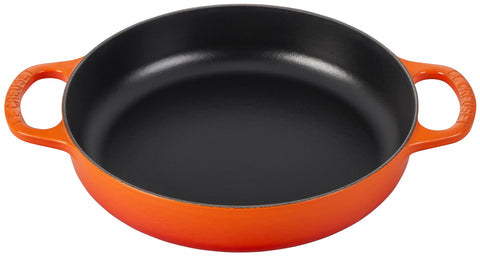 Le Creuset Signature sartén de hierro fundido, frente, distribución uniforme de calor para cocinar.