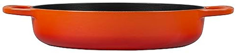 Le Creuset Signature sartén con interior esmaltado, facilita limpieza y durabilidad.