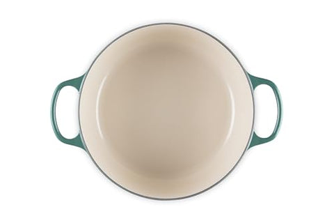 Tapa de Le Creuset con diseño eficiente para mantener vapor y humedad.