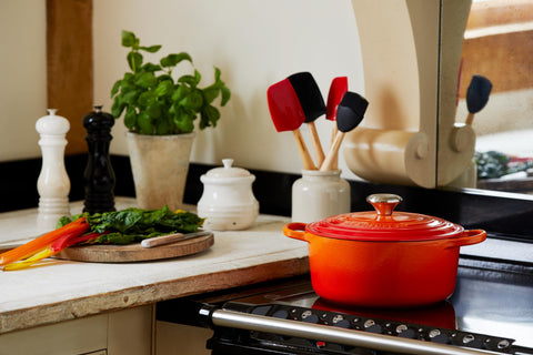 Le Creuset tapa domo cierre firme para sellar sabores sin complicaciones.