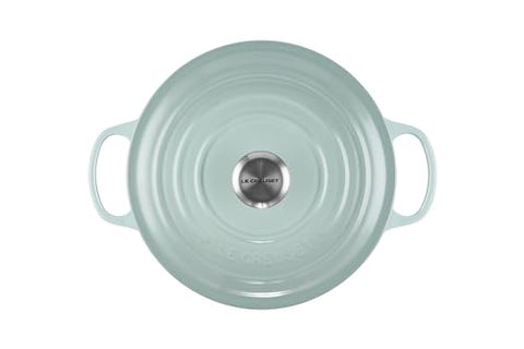 Tapa hermética Le Creuset facilita la circulación de vapor para estofados tiernos.