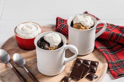 Capacidad de 14 oz, ideal para pausas de café y tés.