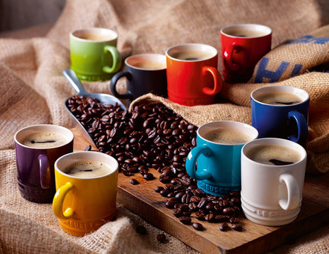 Taza apilada Le Creuset, ahorro de espacio en la alacena.