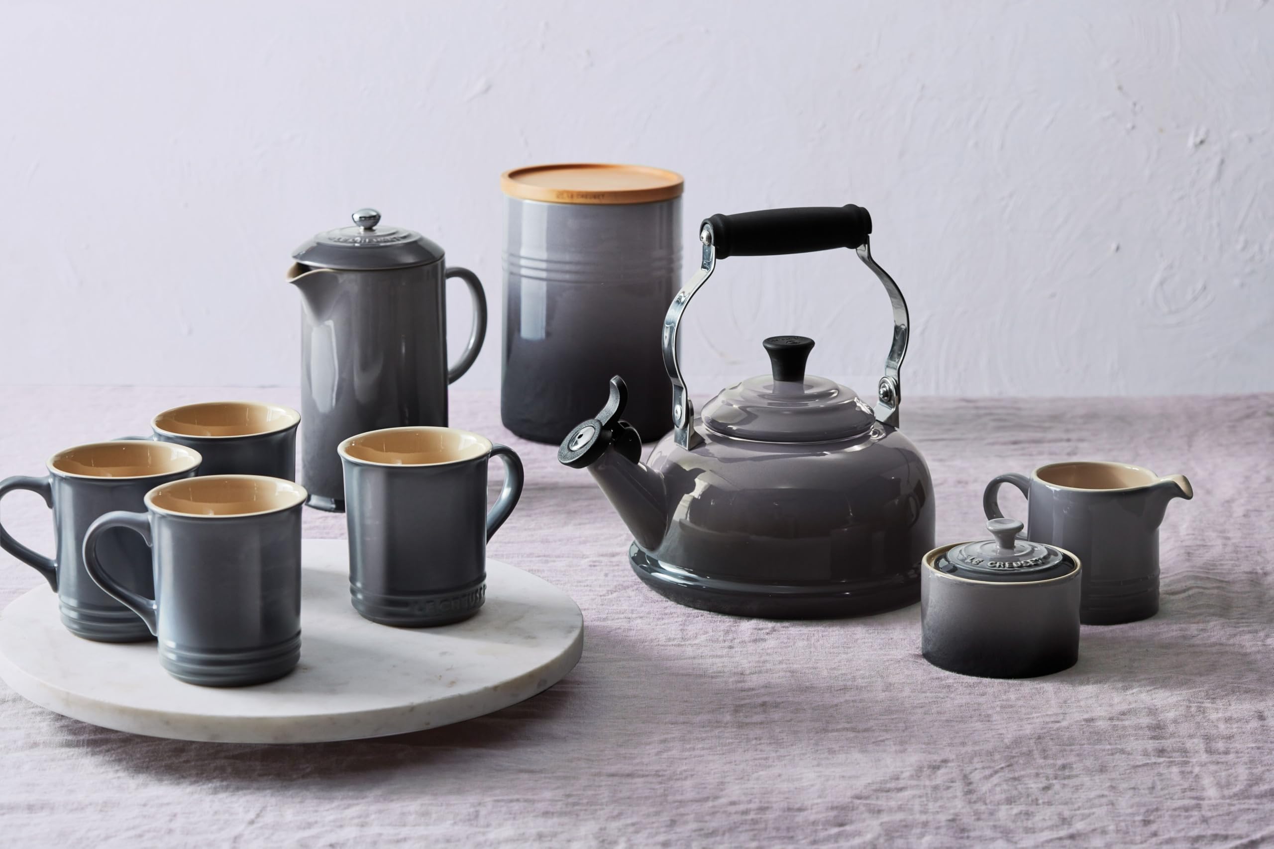 Le Creuset tazas aptas para lavavajillas, limpieza sencilla tras uso diario.