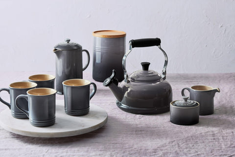 Le Creuset tazas aptas para lavavajillas, limpieza sencilla tras uso diario.
