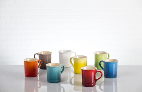 Tazas aptas para lavavajillas facilitan limpieza diaria con Le Creuset.