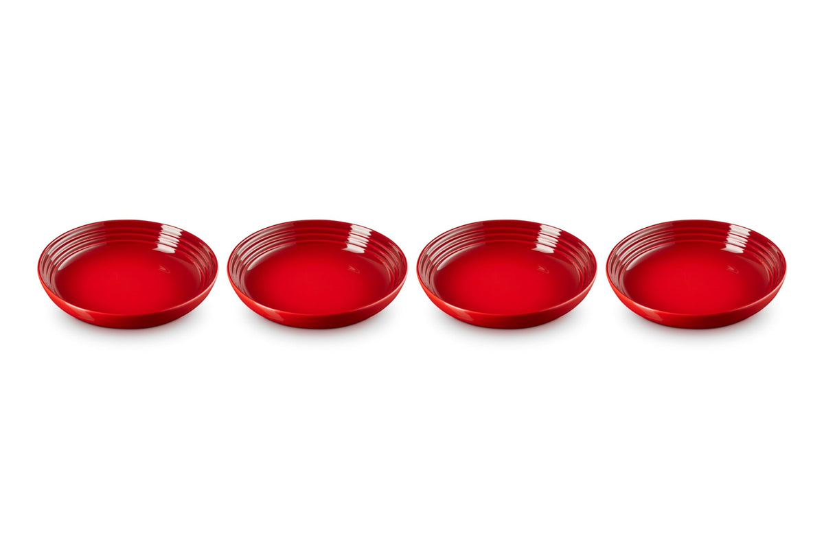 Le Creuset tazones de pasta cerise, juego de 4 para servir porciones generosas con estilo.
