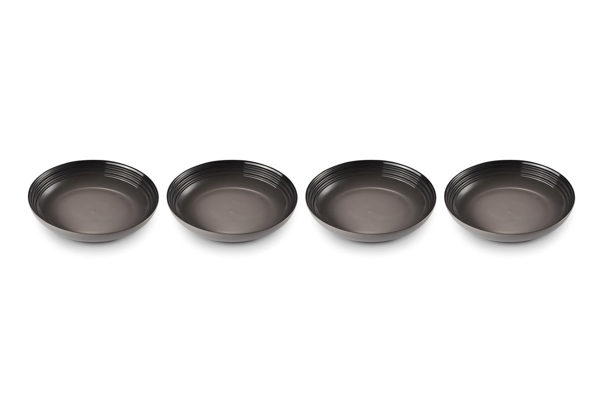 Le Creuset tazones para pasta en color marfil ideales para servir platos calientes.