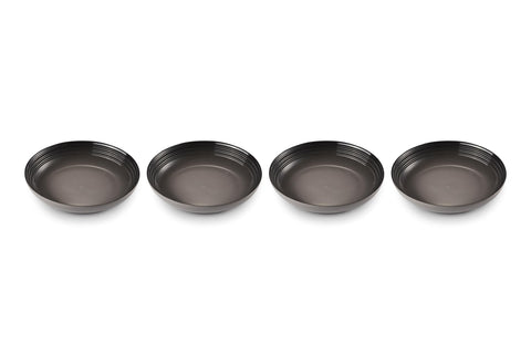 Le Creuset tazones para pasta en color marfil ideales para servir platos calientes.