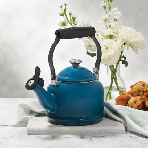 Le Creuset esmalte no reactivo evita sabores y facilita la limpieza.