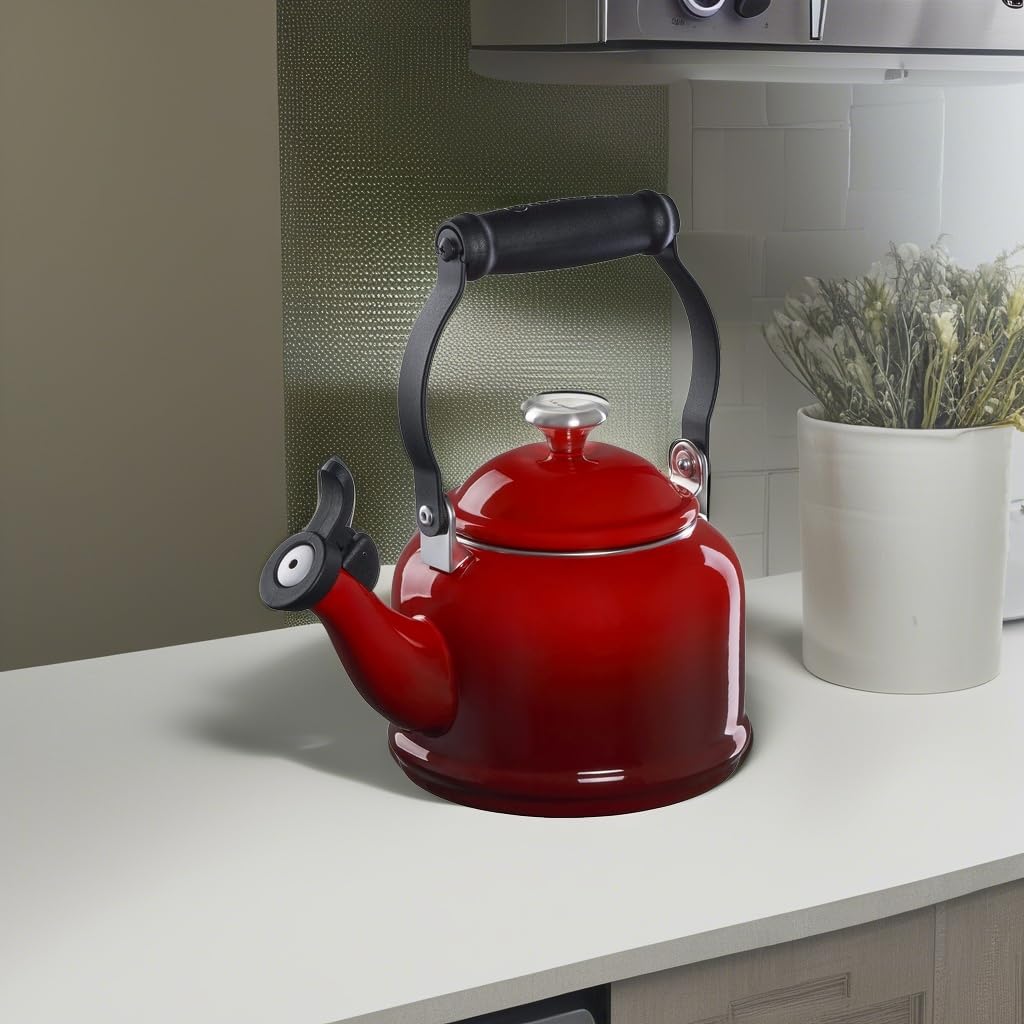 Le Creuset tetera demi para uso diario y regalo elegante en cocina.