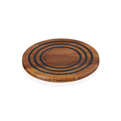 Le Creuset primer plano de anillos de silicona negros para protección térmica.