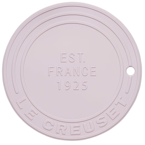 Le Creuset Trivet de silicona 8 pulgadas Chalota protege superficies y resiste altas temperaturas.