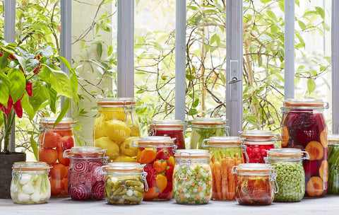 Le Parfait Super Jar de vidrio claro ideal para almacenamiento visible.