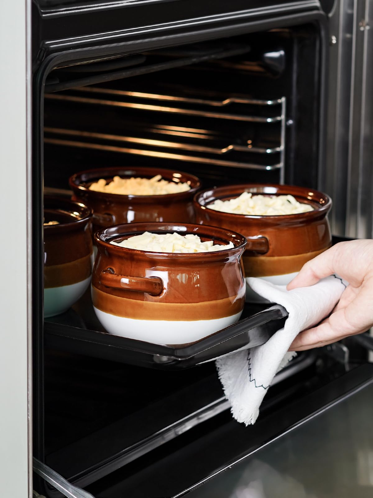 LE TAUCI cerámica duradera con diseño práctico para cocinar y servir.