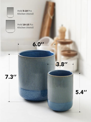 LE TAUCI diseño costero, acabado azul marino que complementa la encimera.