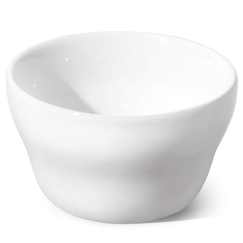 LE TAUCI diseño curvo, cuenco blanco que realza la presentación de la comida.