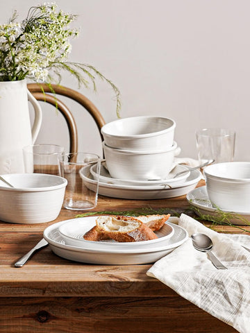 LE TAUCI acabado blanco farmhouse, estilo versátil para diversos ambientes.