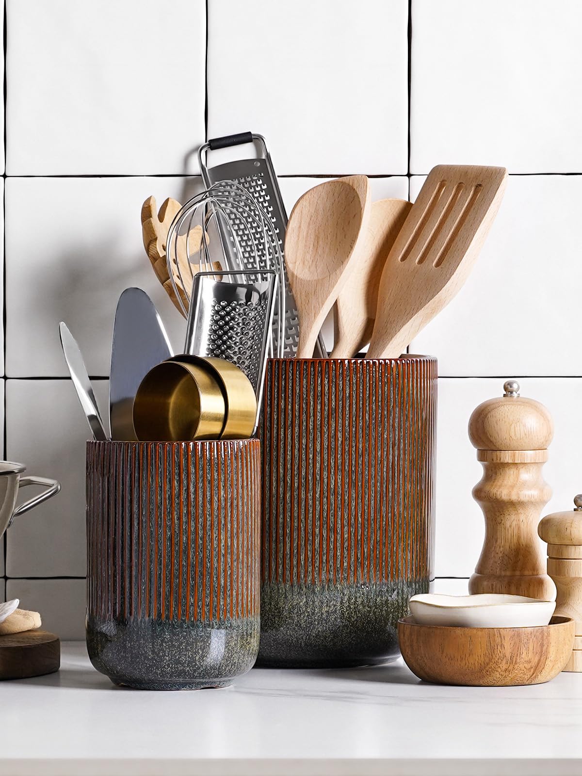 LE TAUCI portacubiertos negro mármol, diseño moderno para la cocina.