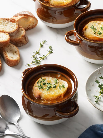 LE TAUCI tazones con mango doble, ofrecen agarre seguro y cómodo al sacar del horno.