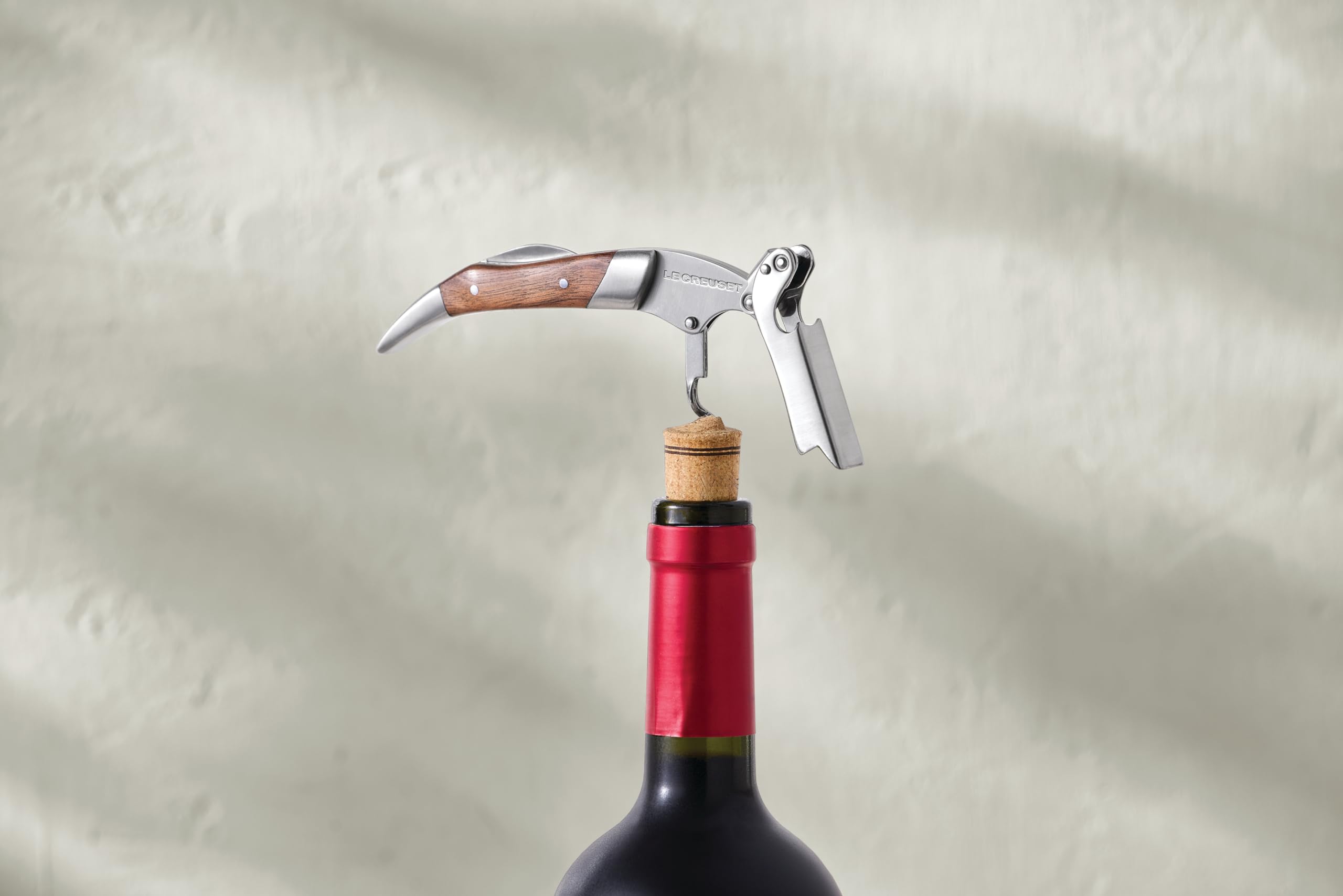 Le Creuset destapacorchos abrebotellas integrado para servicio eficiente