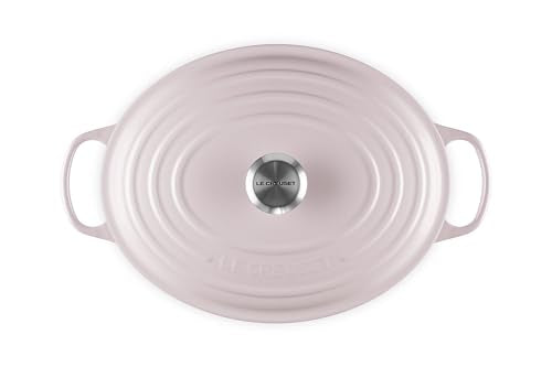 Interior esmaltado claro de Le Creuset facilita monitorear cocción