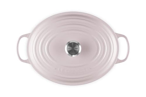 Interior esmaltado claro de Le Creuset facilita monitorear cocción