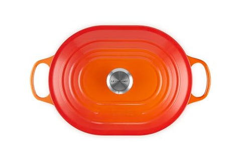 Le Creuset Signature Cazuela oval enamelada interior claro facilita vigilar cocción.