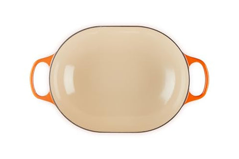 Le Creuset Signature Cazuela oval enamelada mango ergonómico para levantar con seguridad.
