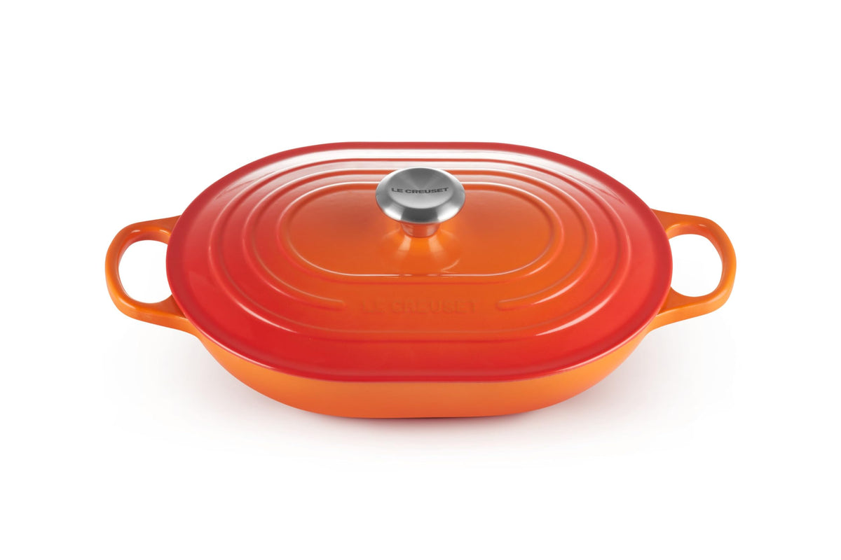 Le Creuset Signature Cazuela oval enamelada con tapa mantiene calor de forma estable.