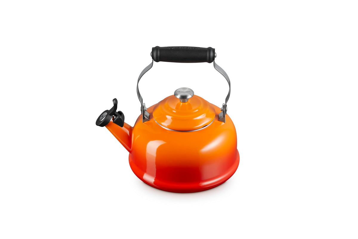 Tetera Le Creuset con silbato en acero esmaltado para hervir agua rápido