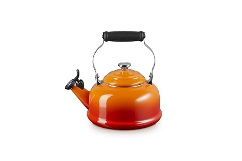 Tetera Le Creuset con asa de mango inoxidable diseño cómodo