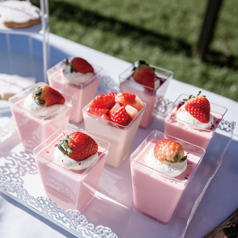 Presentación elegante con copas Legredic de 5 oz para postres.