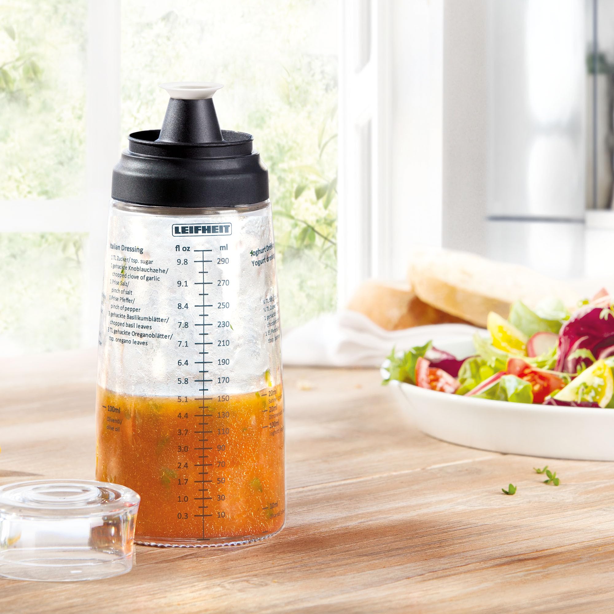 Leifheit vidrio con marcas de medición y recetas impresas para rápidas preparaciones.