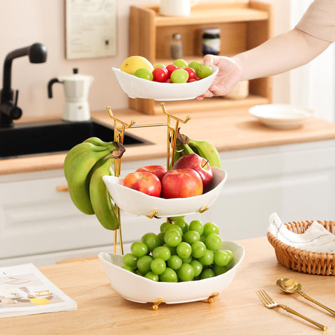 Disposición vertical para comedor, con cerámica blanca y dorado.