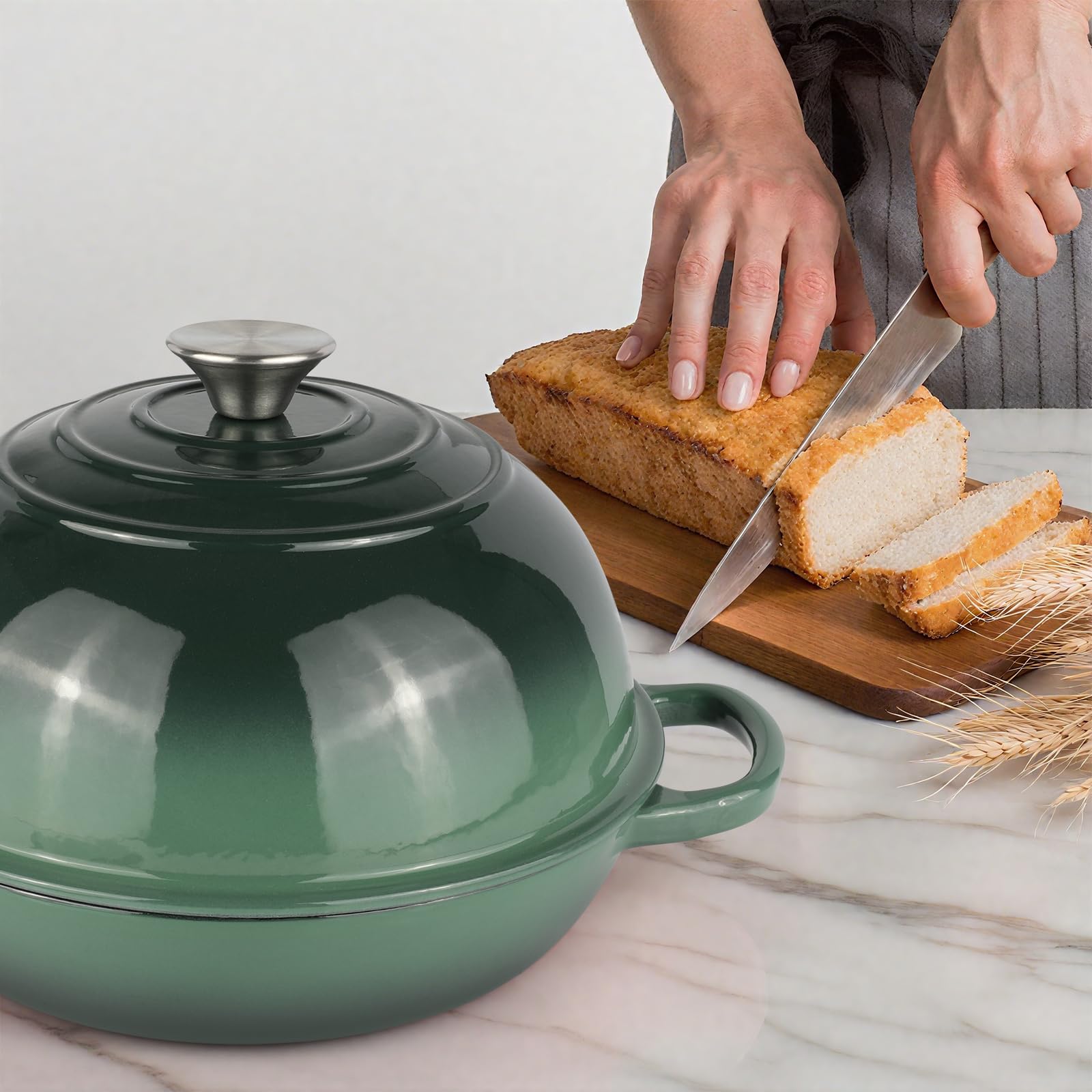 Olla Leiroonkasst en verde lista para horno con pan crujiente