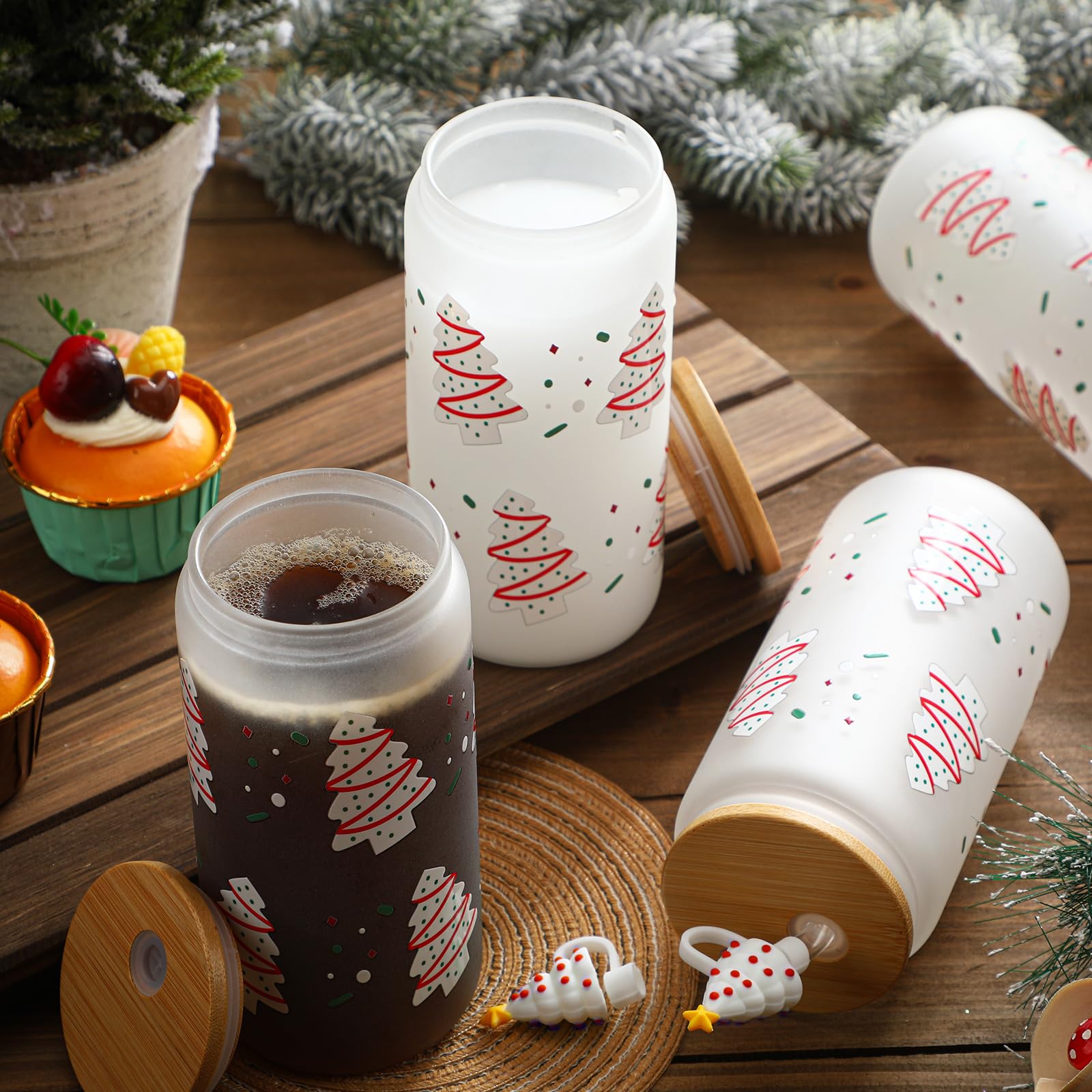 Conjunto LemonRoad de 4 vasos navideños, listo para compartir en fiestas.