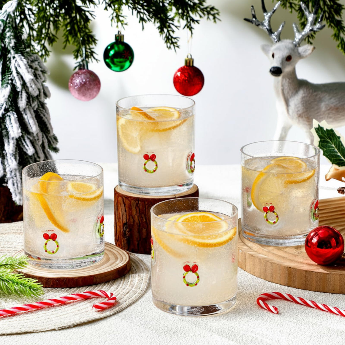 Vasos LemonRoad con icono de corona navideña, ideales para mesa festiva.