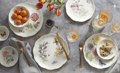 Lenox Butterfly Meadow ambiente de mesa, crea una atmósfera floral para comidas especiales.