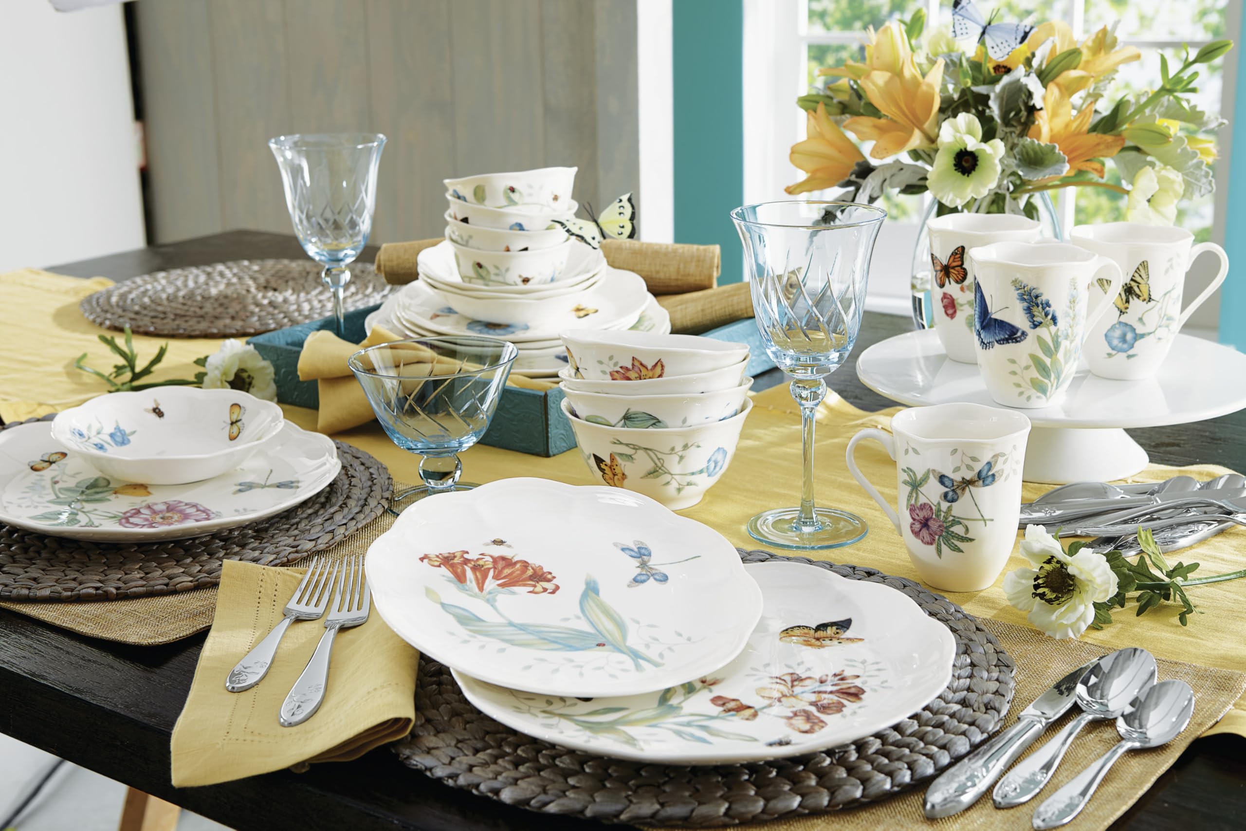 Lenox Butterfly Meadow detalle de bordes acanalados, muestra el borde elegante del conjunto.