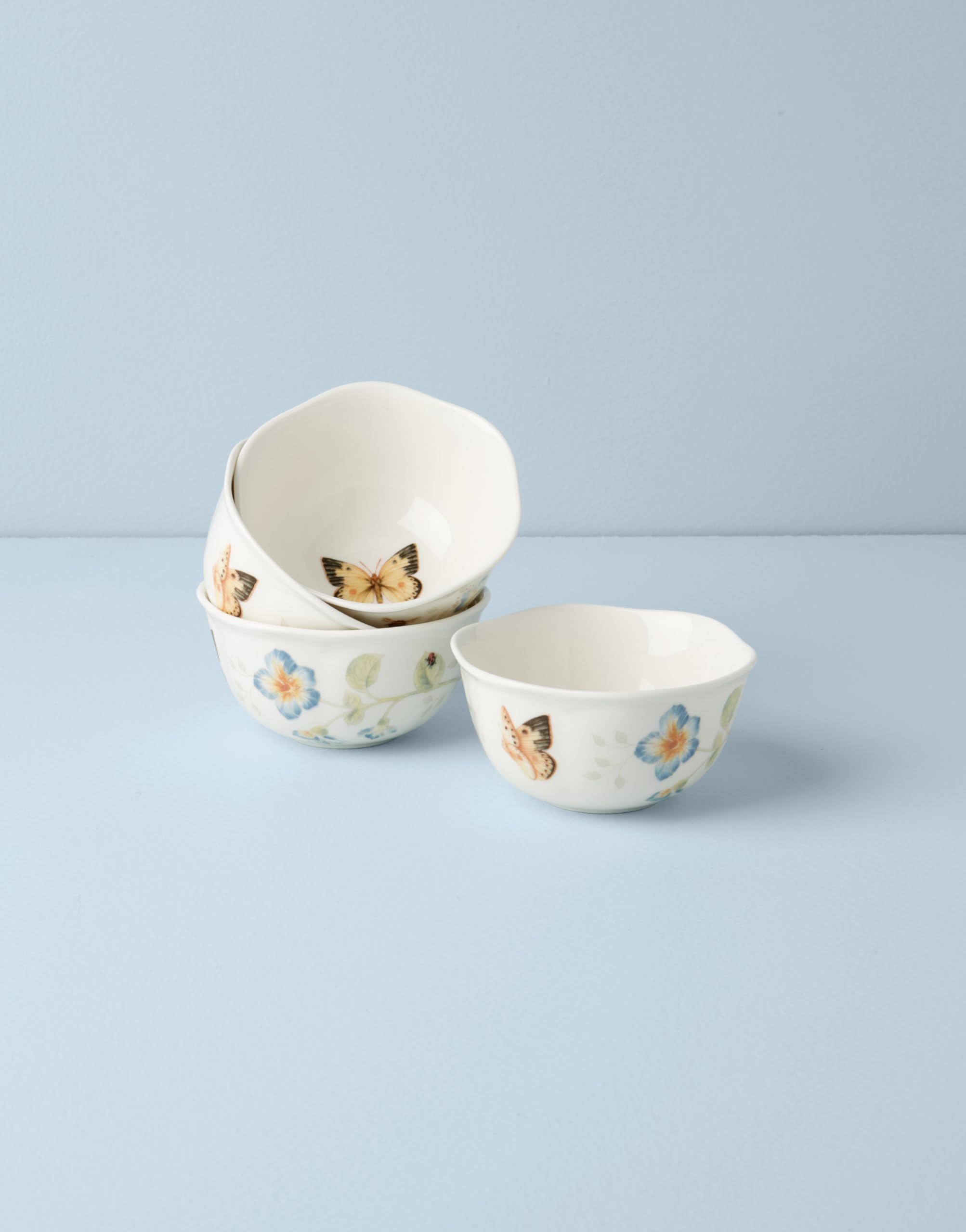 Porcelana Lenox resistente, apta para microondas y lavavajillas.