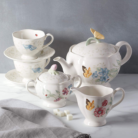 Lenox Butterfly Meadow platillos: base estable para las tazas.