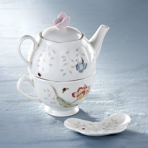 Tetera de porcelana blanca Butterfly Meadow para servir té con estilo.