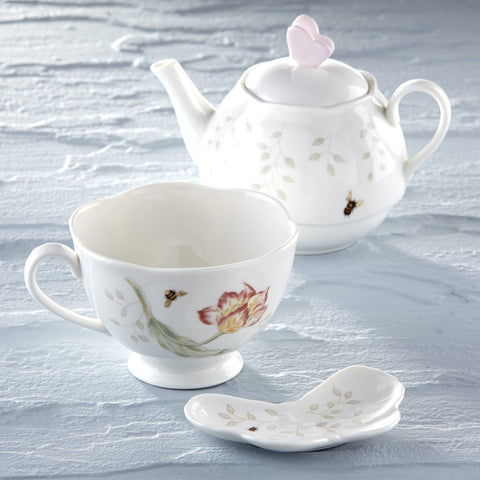 Set regalo Lenox Butterfly Meadow envuelto en caja elegante.