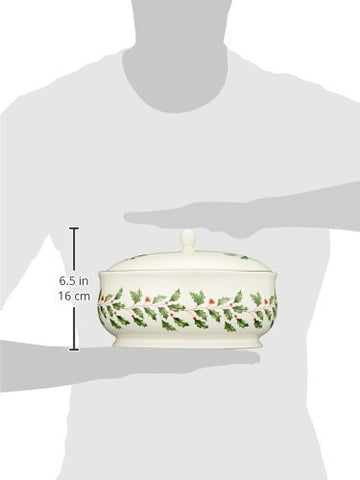 Lenox diseño acebo y bayas, tema navideno clásico.