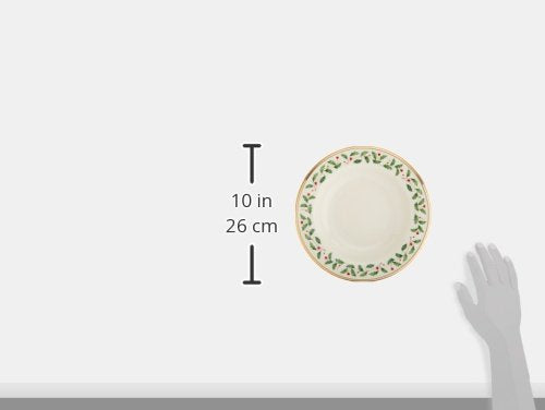 Lenox tazón muestra diseño acebo y bayas para una presentación elegante.