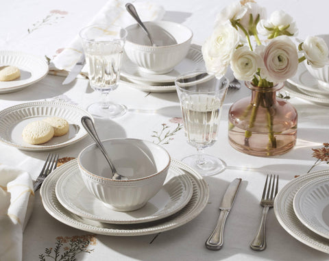 Detalle de surcos en Lenox French Perle para elegancia sutil