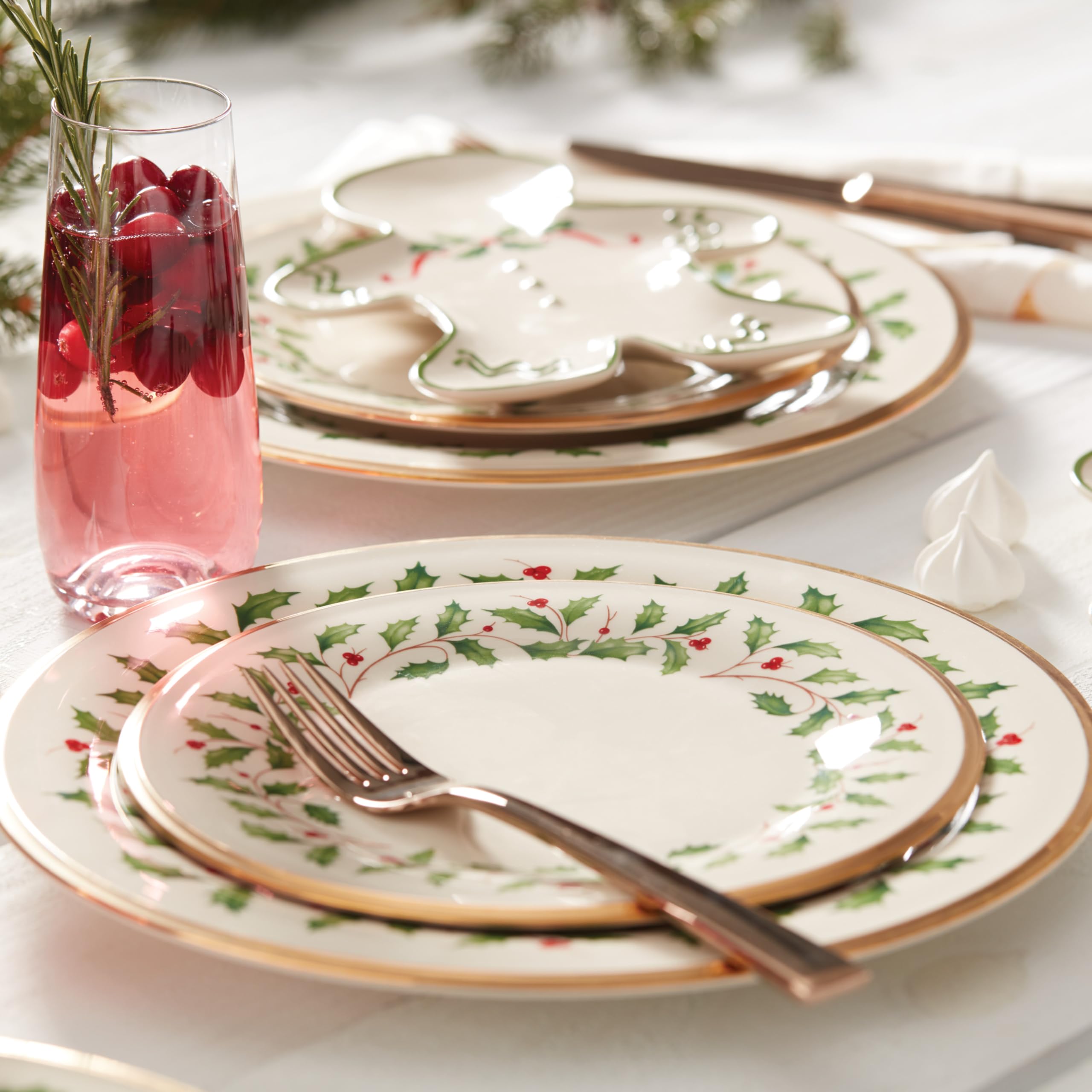 Lenox Holiday, platillo: soporte elegante para la vajilla festiva.
