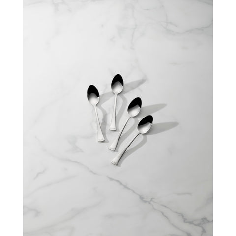 Detalle de asa flareada en las cucharitas Portola de Lenox, diseño elegante para servir.
